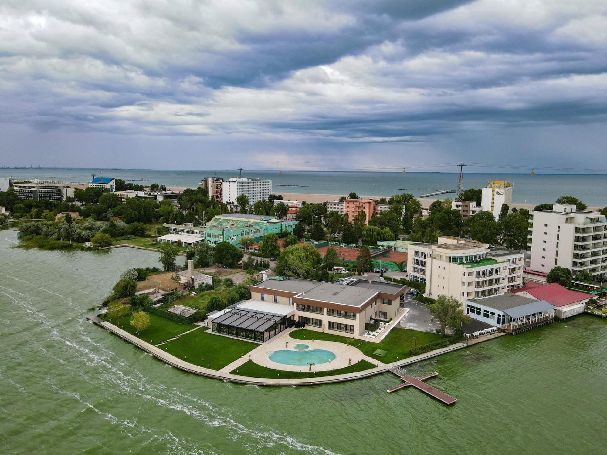 Belinda Hotel Mamaia Adults Only Bagian luar foto